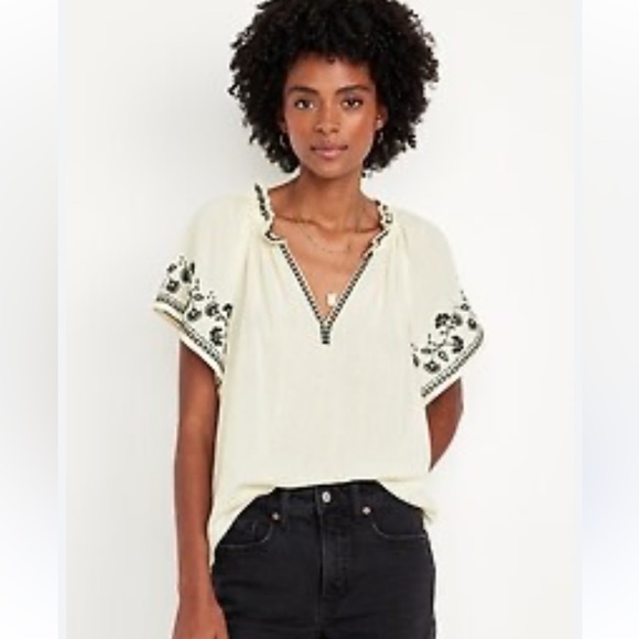 Old Navy Embroidered Split Neck Top in Embroidered Cream, Size M & Size L,
NWT - Picture 16 of 17